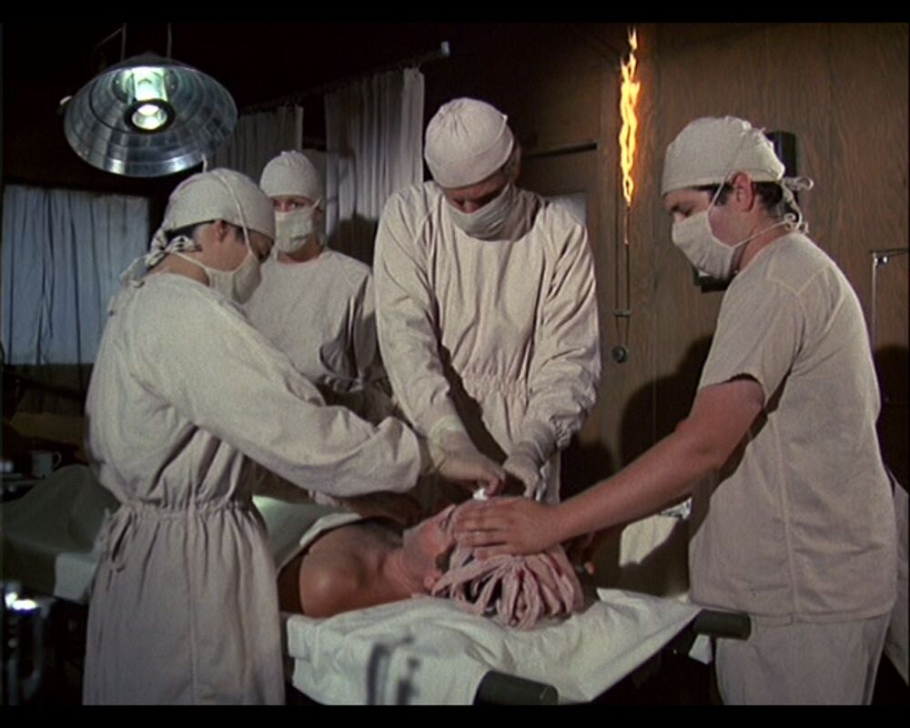 MASH_3x5-O.R._-_OR_Surgery_scene